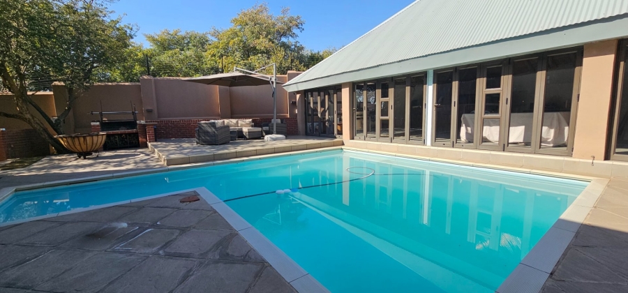 6 Bedroom Property for Sale in Hartbeesfontein North West